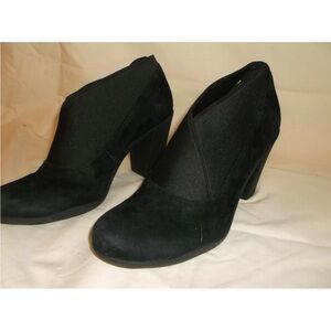 Clarks Artisan Black Suede Elastic Pumps  Booties Size 6 M NEW DISPLAY